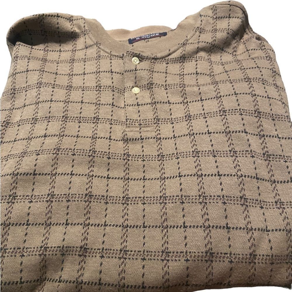 Roundtree and Yourke size large long sleeved mens shirt great condition